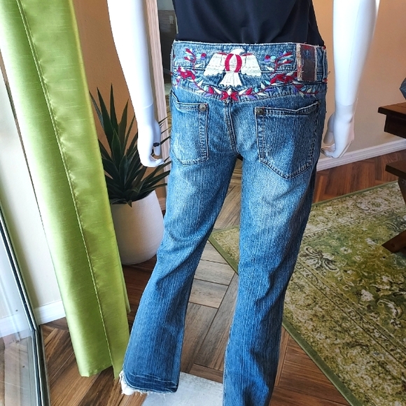 Marlow Vintage Originals: Embroidered Jeans: Made in Hong Kong. - Picture 6 of 16